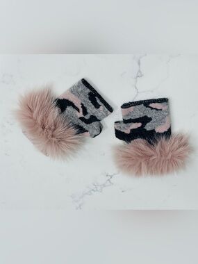 Mitchies Matchings 100% Wool Pink Camo Fingerless Gloves Dyed Fox Fur Trim